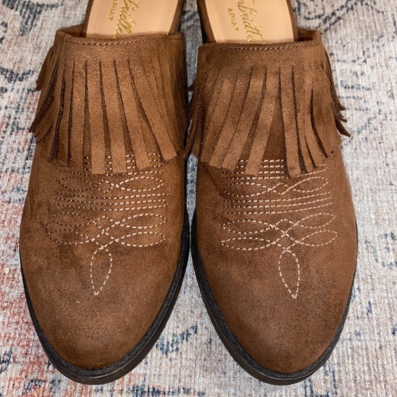 Unbridled Ariat slip on cowgirl boot heel. - Picture 3 of 6